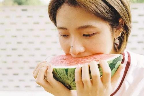 娱乐八卦吃瓜群众的,揭秘吃瓜群众的八卦盛宴